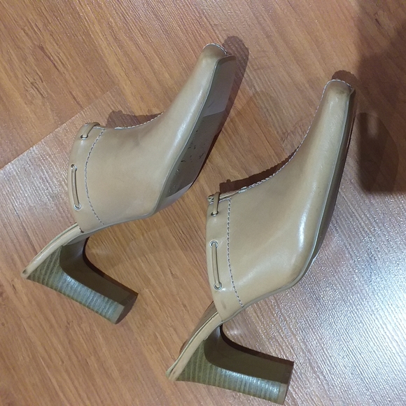 Shoes - Picture 2 of 4